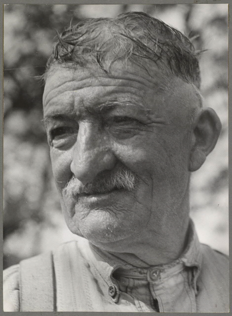 Nora Dumas photographie Monsieur Nicole Bézut, fermier Ile-de-France, France 1936 Ph.1941.129.31  Photo