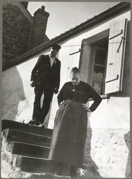 Nora Dumas photographie Monsieur et Madame Nicolas le jour de leurs noces d'or Ile-de-France, France 1936 Ph.1941.129.38  Photo