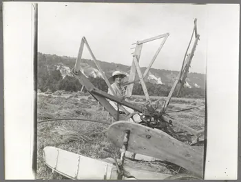 Nora Dumas photographie Faucheuse en bois Ile-de-France, France 1927 Ph.1941.129.45  Photo