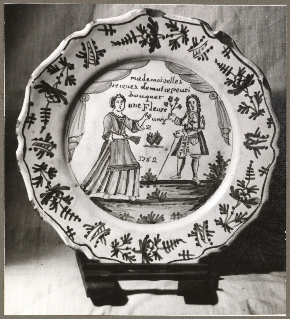 Anonyme photographie MNATP. Exposition. Potiers et imagiers de France (décembre 1937 - janvier 1938) ; Paris : Musée des arts décoratifs Ile-de-France, France 1937/12/1 Ph.1941.142.17 Photo