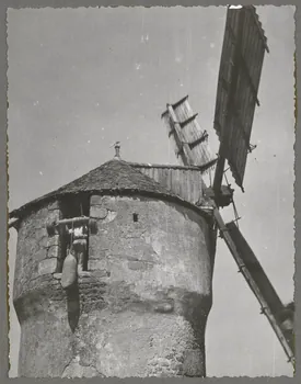 Mademoiselle Senault photographie Bel Air. Moulins Bretagne, France 1940 Ph.1941.146.3  Photo