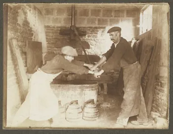Emile Violet photographie Scène de pressurage Bourgogne, France 1941 Ph.1941.16.15 Photo