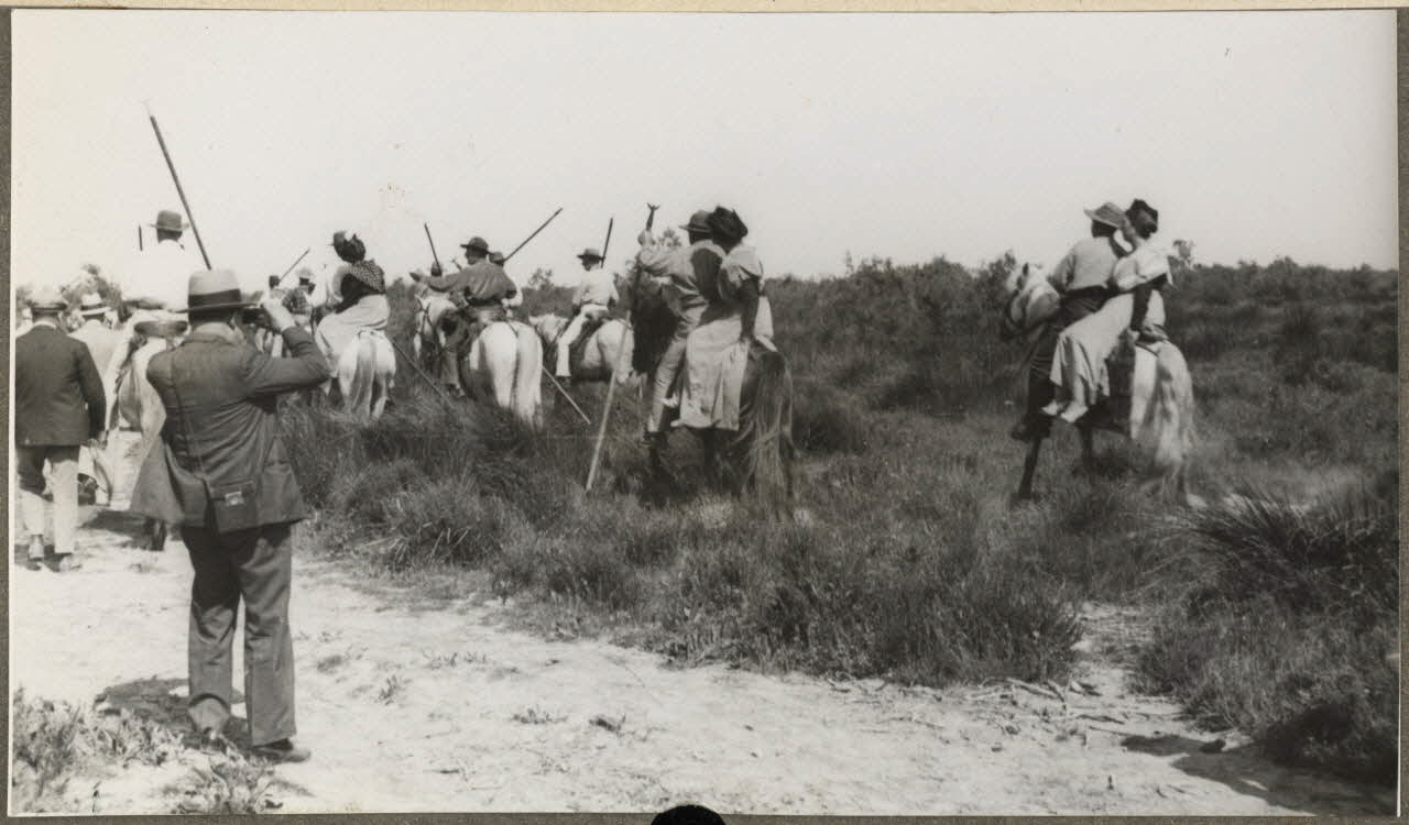M. Poirion photographie La Camargue. Départ pour la ferrade Provence-Alpes-Côte d'Azur, France 1941 Ph.1941.25.4 Photo