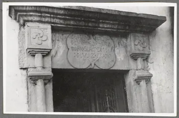 Anonyme photographie Détail d'une porte avec la croix gammée Lorraine, France 1941 Ph.1941.32.22 Photo