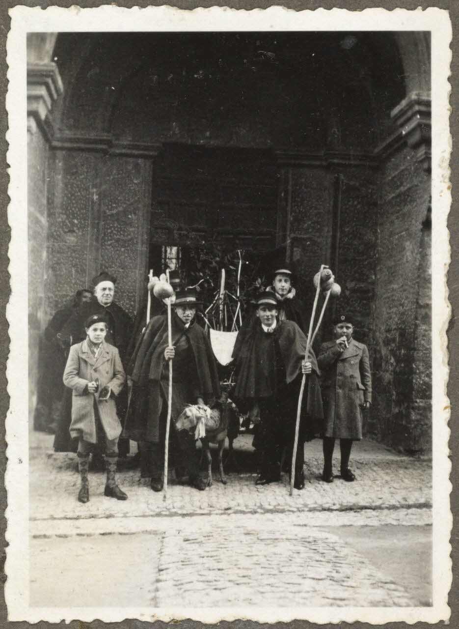 Anonyme photographie La charrette des bergers à Noël Provence-Alpes-Côte d'Azur, France 1941 Ph.1941.38.14 Photo Mucem