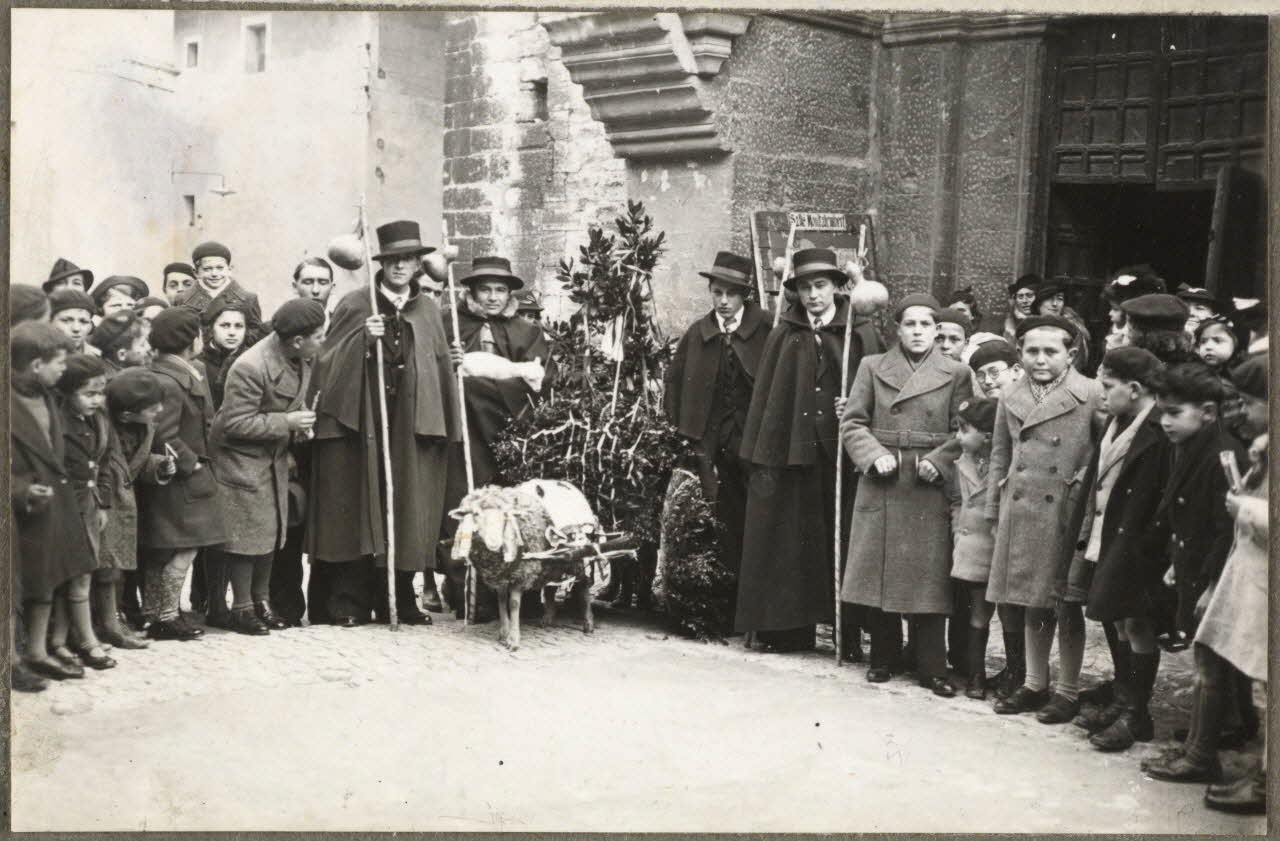 J. Guillot photographie La charrette de l'agneau de Noël Provence-Alpes-Côte d'Azur, France 1941 Ph.1941.38.20 Photo