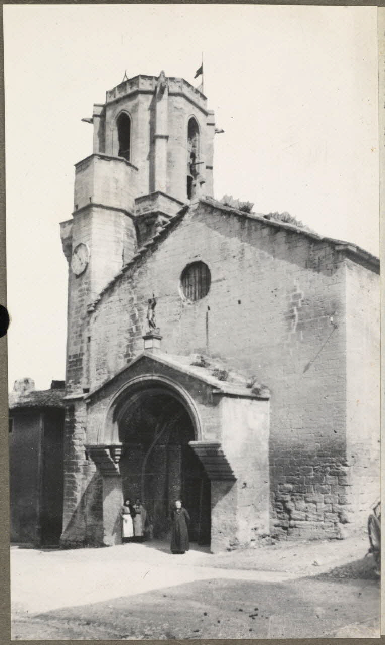 Monsieur le curé de Barbentane photographie Eglise Provence-Alpes-Côte d'Azur, France 1941 Ph.1941.38.21 Photo