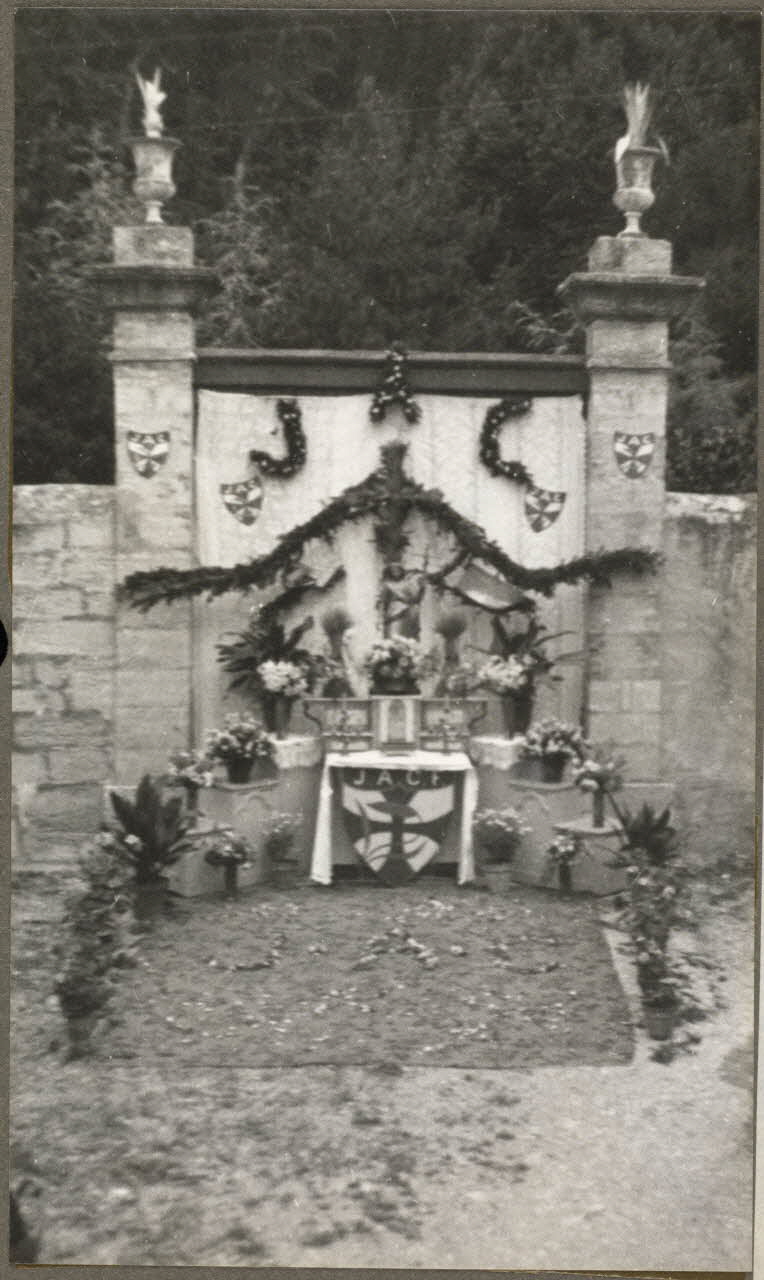 Anonyme photographie Fête-Dieu. Reposoir Provence-Alpes-Côte d'Azur, France 1938 Ph.1941.38.9 Photo