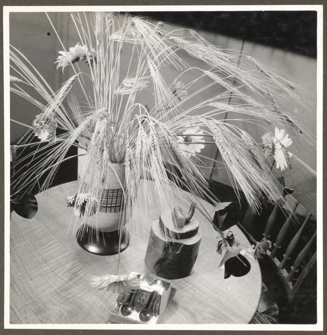 Pierre Séguy photographie Orléans. Exposition. Tradition et renouveau (1er mai 1941) Centre, France 1941/5/1 Ph.1941.4.14 Photo Mucem / Pierre Séguy