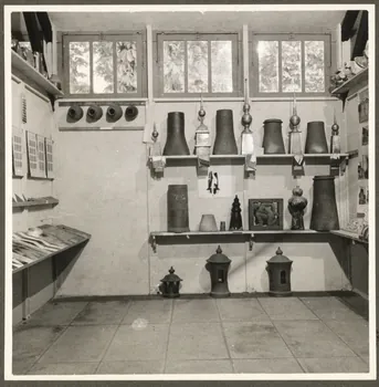 Pierre Séguy photographie Orléans. Exposition. Tradition et renouveau (1er mai 1941) Centre, France 1941/5/1 Ph.1941.4.17 Photo Mucem / Pierre Séguy
