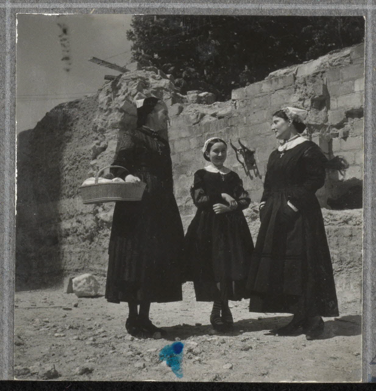 Pierre Verger photographie Groupe folklorique Bise-Dur Pays de la Loire, France 1936 Ph.1941.51.23 Photo Fondation Pierre Verger  (Mucem) / Pierre Verger