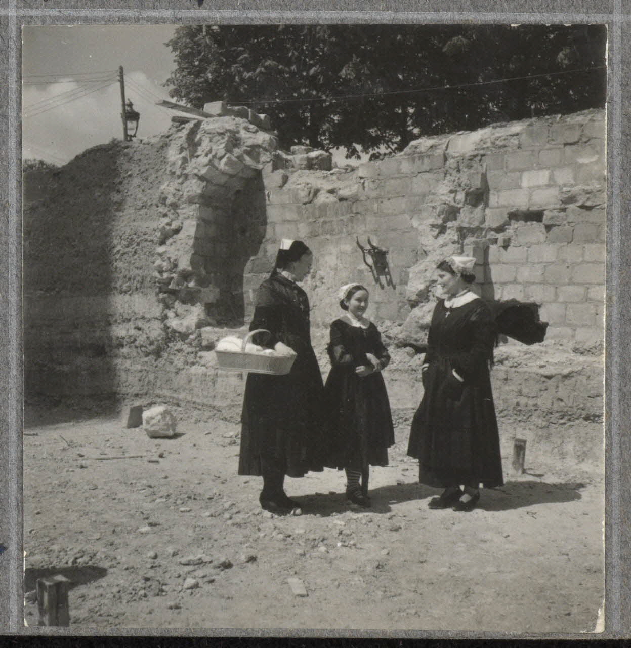 Pierre Verger photographie Groupe folklorique Bise-Dur Pays de la Loire, France 1936 Ph.1941.51.24 Photo Fondation Pierre Verger  (Mucem) / Pierre Verger
