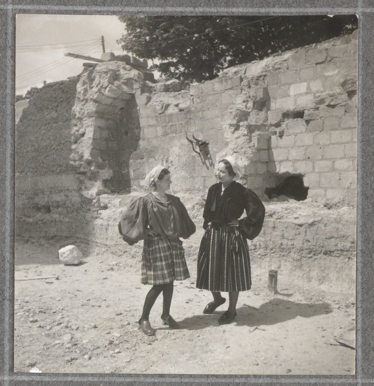 Pierre Verger photographie Groupe folklorique Bise-Dur Pays de la Loire, France 1936 Ph.1941.51.28 Photo Fondation Pierre Verger  (Mucem) / Pierre Verger