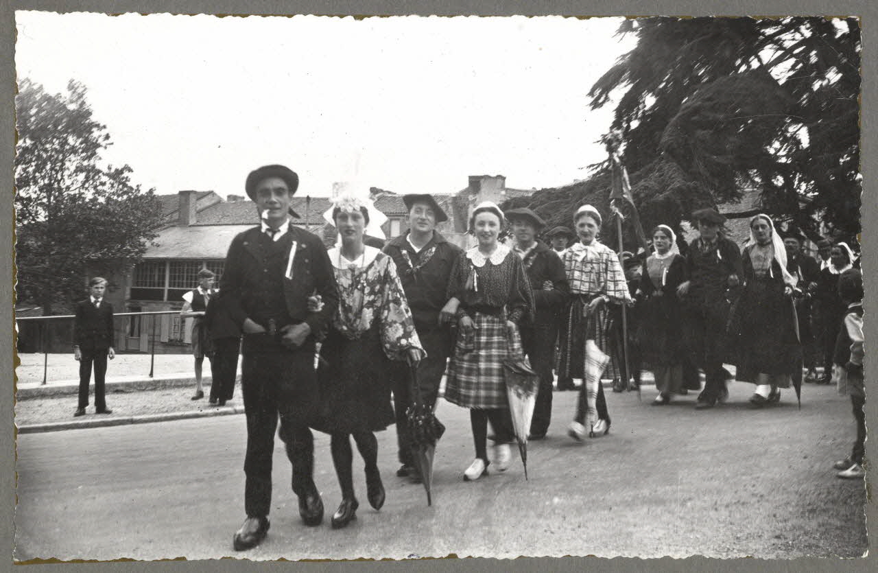 Pierre Verger photographie Groupe folklorique Bise-Dur Pays de la Loire, France 1938/7/4 Ph.1941.51.37 Photo Fondation Pierre Verger  (Mucem) / Pierre Verger