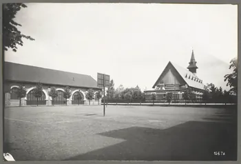 Anonyme photographie Compagnie des Mines de Béthune. Cité Saint-Théodore. Cour de l'école des filles Nord-Pas-de-Calais, France 1940/3/16 Ph.1941.56.4 Photo
