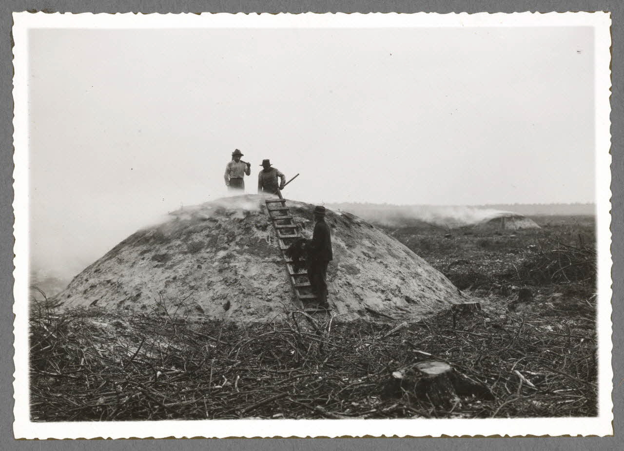 Emile Vignes photographie Métier : charbonnier Aquitaine, France 1941 Ph.1941.58.13 Photo