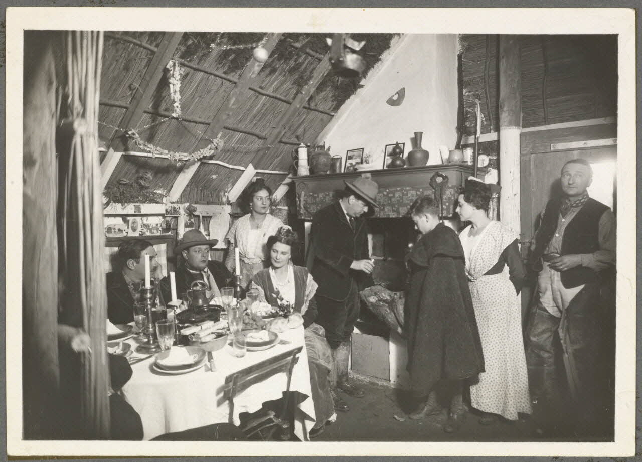 Ph. Georges photographie Repas de Noël dans une cabane de gardians Provence-Alpes-Côte d'Azur, France 1941 Ph.1941.69.4 Photo