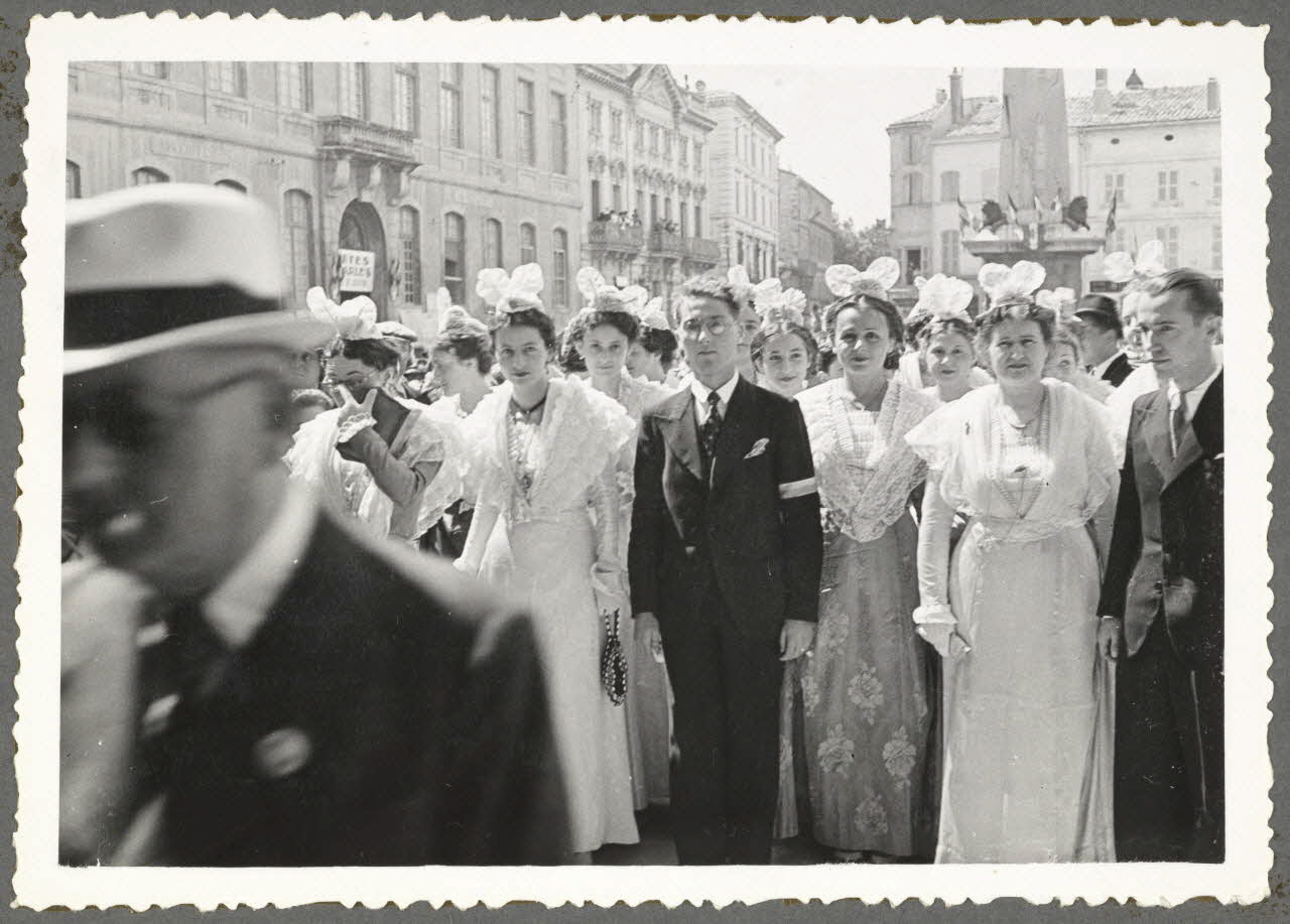 Barral photographie Fête du costume. Femmes Provence-Alpes-Côte d'Azur, France 1938 Ph.1941.70.2 Photo