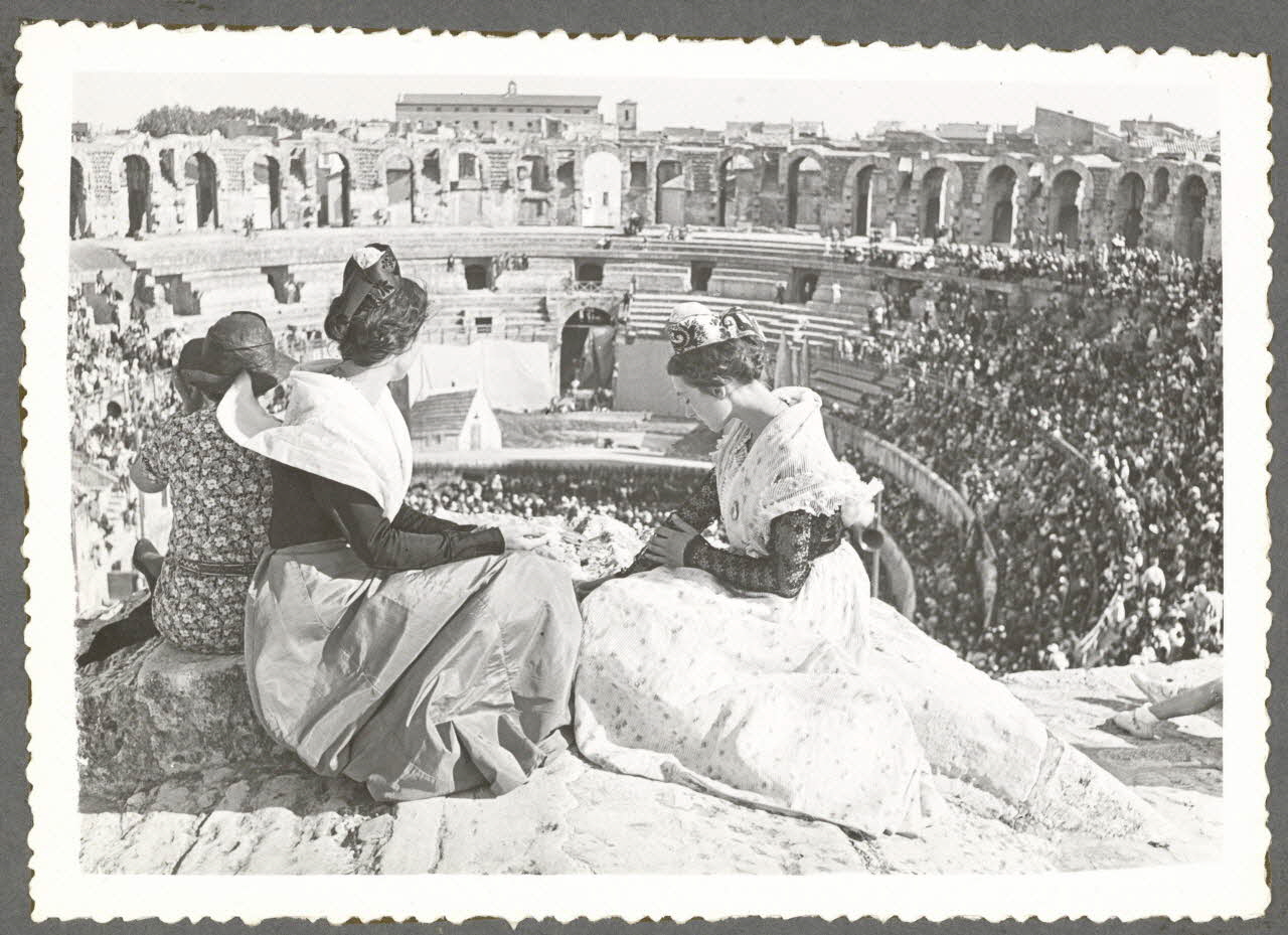 Barral photographie Aux arènes. Représentation de l'Arlésienne Provence-Alpes-Côte d'Azur, France 1938 Ph.1941.70.7 Photo