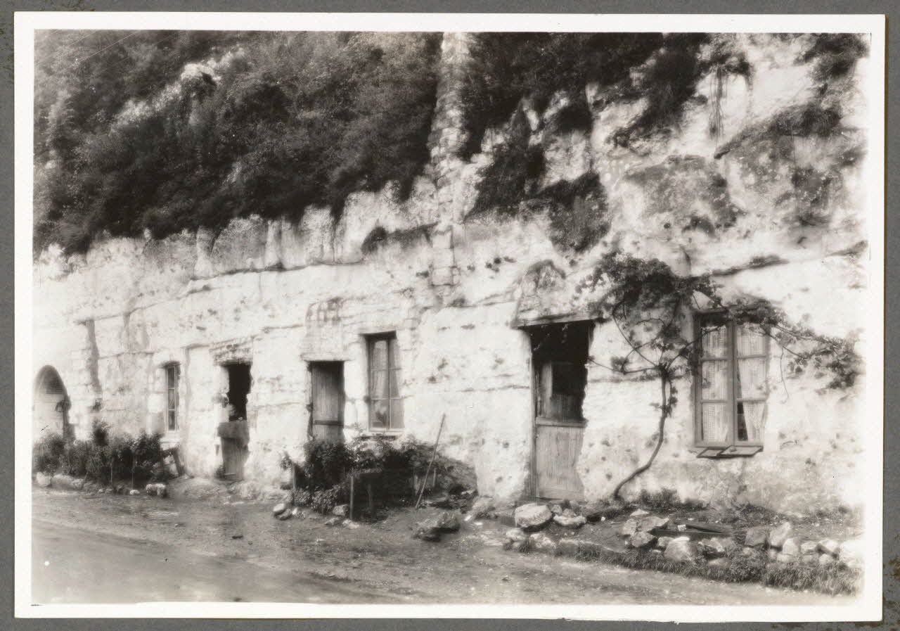 Anonyme photographie Vue générale. Maisons troglodytes Haute-Normandie, France 1938/9/21 Ph.1941.78.5 Photo
