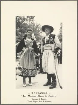Anonyme photographie Groupe folklorique Les Moutons blancs Bretagne, France 1938/1/1 Ph.1941.82.10 Photo