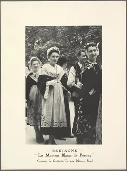 Anonyme photographie Groupe folklorique Les Moutons blancs Bretagne, France 1938/1/1 Ph.1941.82.11 Photo
