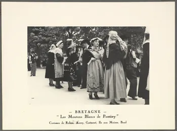 Anonyme photographie Groupe folklorique Les Moutons blancs Bretagne, France 1938/1/1 Ph.1941.82.9 Photo