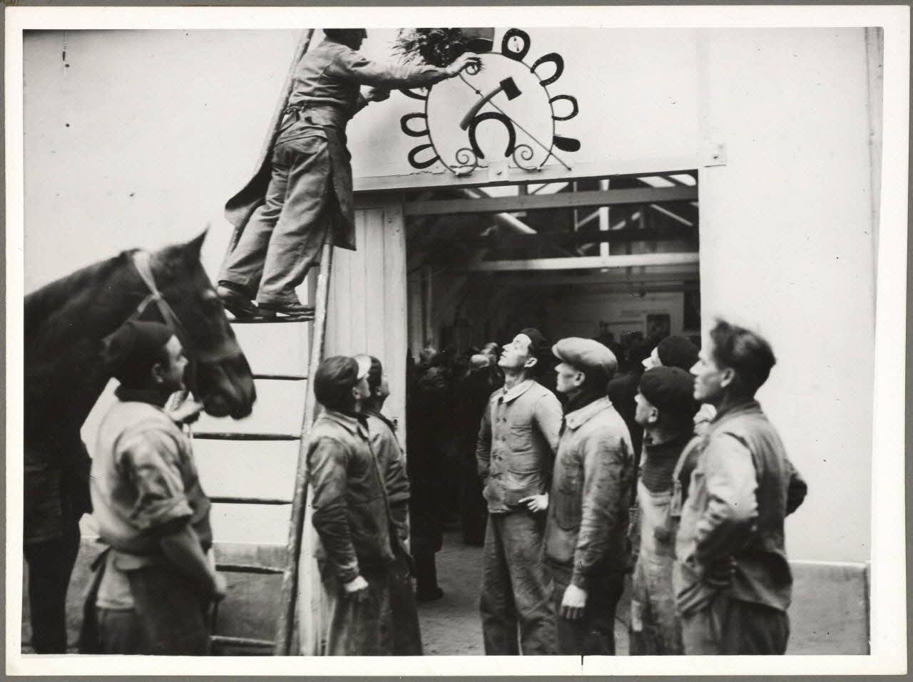 Agence LAPI photographie Paris. Centre de perfectionnement de l'artisanat rural. Fête de la Saint-Eloi Ile-de-France, France 1941/12/9 Ph.1942.61.1 Photo