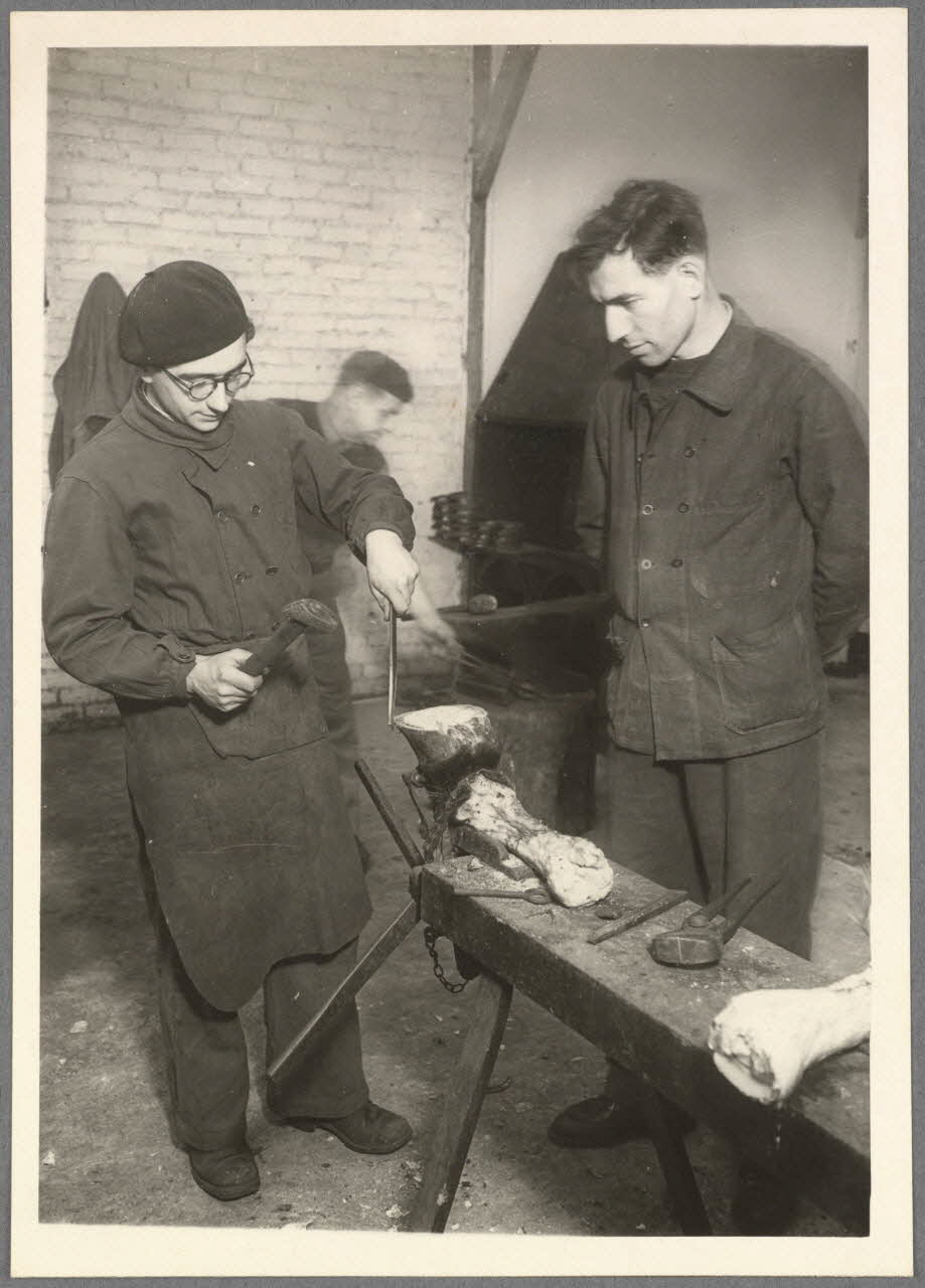 Safara photographie Paris. Centre de perfectionnement de l'artisanat rural. Fête de la Saint-Eloi Ile-de-France, France 1941/12/9 Ph.1942.61.11 Photo