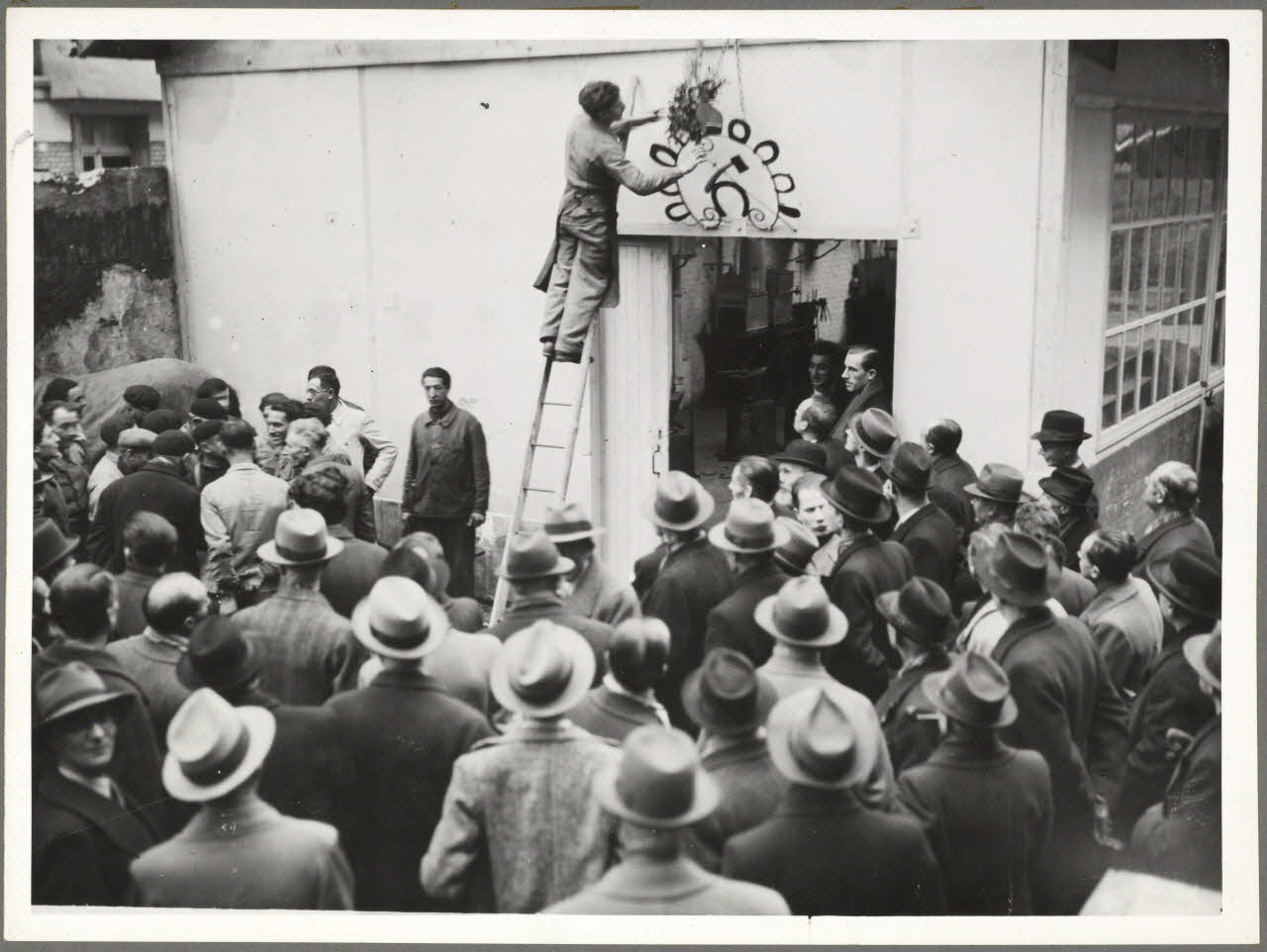 Agence LAPI photographie Paris. Centre de perfectionnement de l'artisanat rural. Fête de la Saint-Eloi Ile-de-France, France 1941/12/9 Ph.1942.61.2 Photo