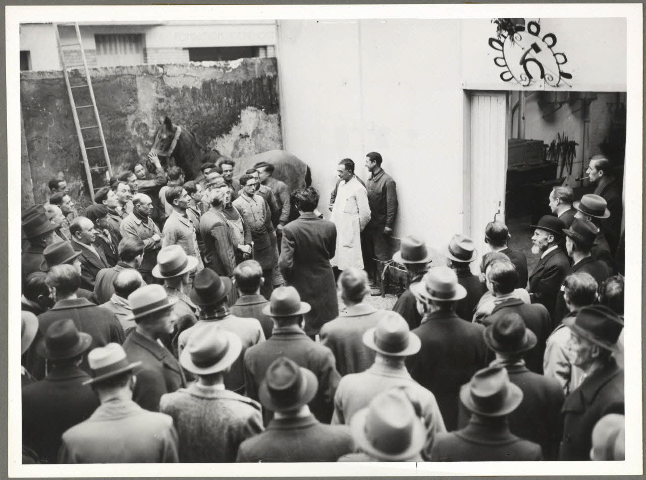 Agence LAPI photographie Paris. Centre de perfectionnement de l'artisanat rural. Fête de la Saint-Eloi Ile-de-France, France 1941/12/9 Ph.1942.61.3 Photo
