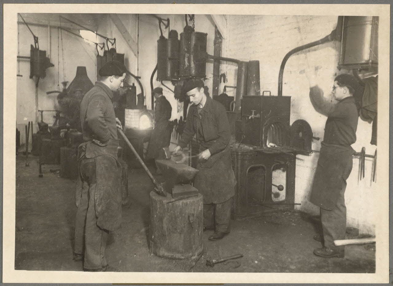 Safara photographie Paris. Centre de perfectionnement de l'artisanat rural. Fête de la Saint-Eloi Ile-de-France, France 1941/12/9 Ph.1942.61.8 Photo