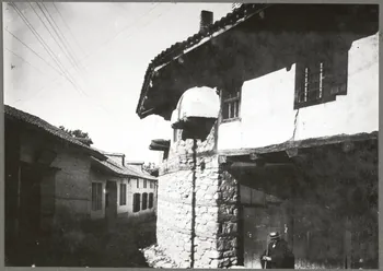 photographie Maisons de pierres, habitation à deux étages, refuge fortifié Ph.1943.114.34  Photo