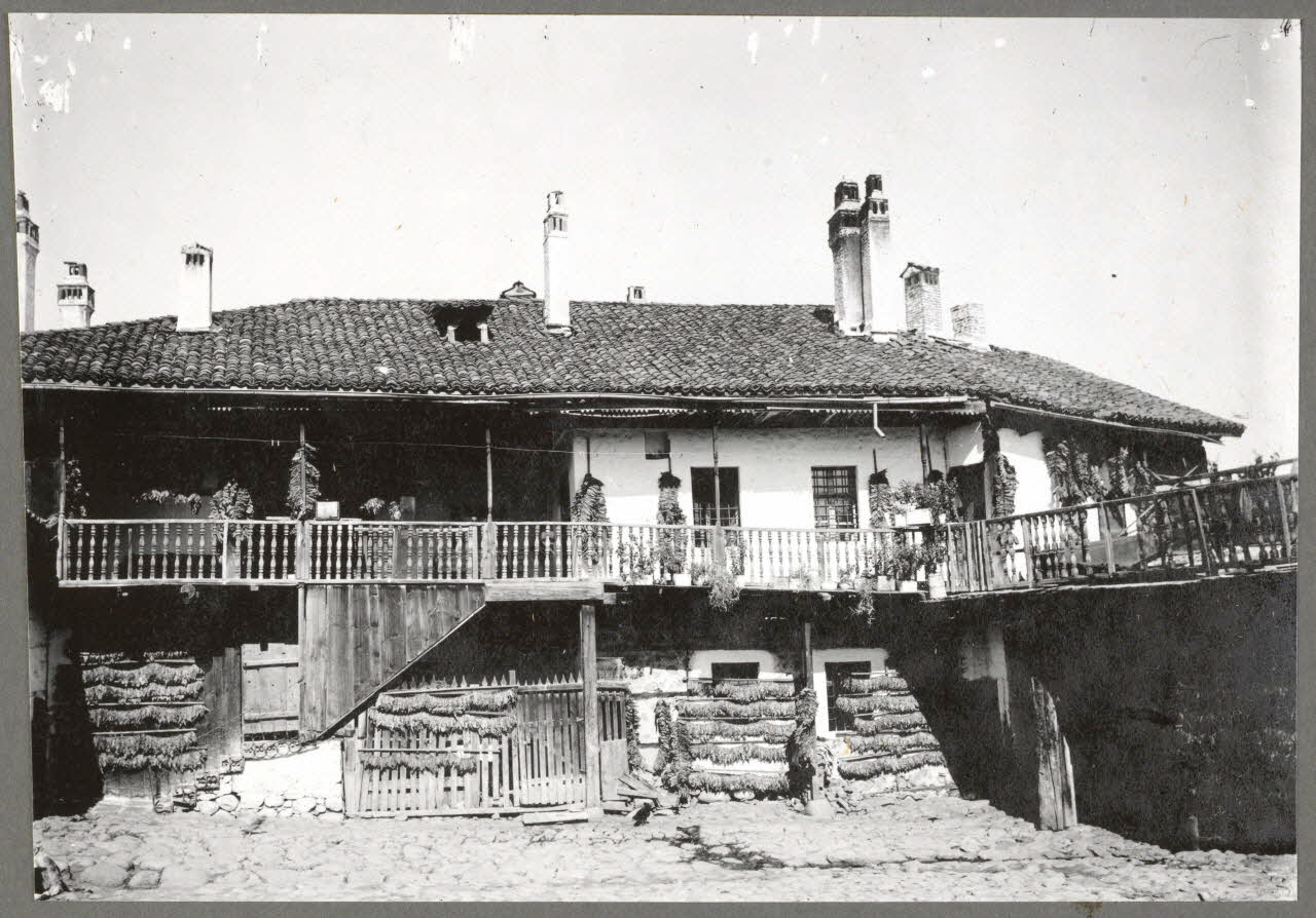photographie Maisons de pierres, habitation à deux étages, refuge fortifié Ph.1943.114.35 Photo