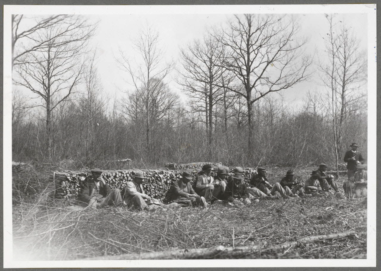 Monsieur D' Anchaed photographie Bois de Poisun. Repas des Bûcherons Bourgogne, France 1903/4/18 Ph.1943.125.13 Photo