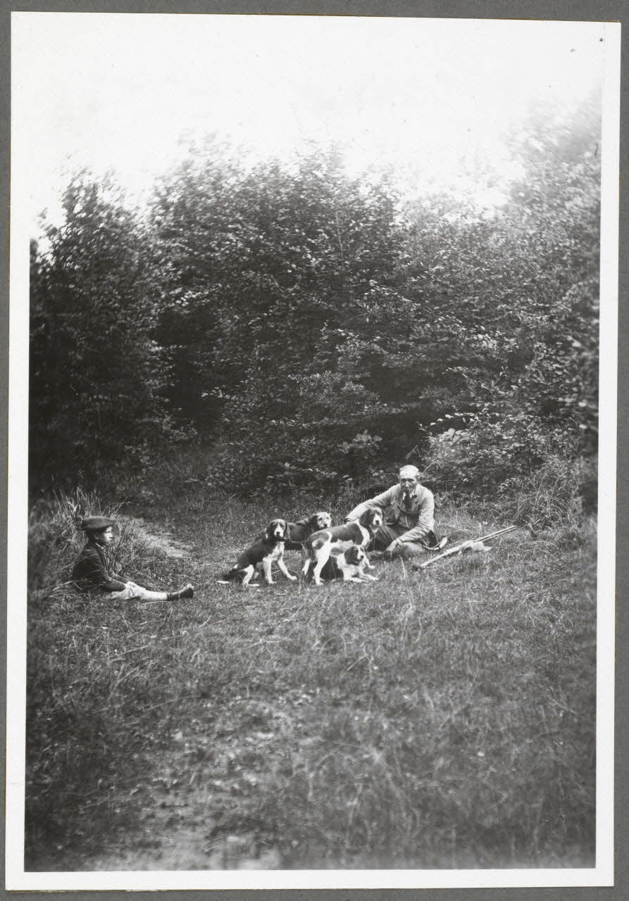 Monsieur D' Anchaed photographie Bois de Poisun. Chasse au lapin sous terre Bourgogne, France 1903/4/1 Ph.1943.125.25 Photo