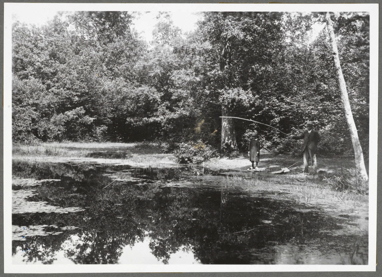 Monsieur D' Anchaed photographie Bois de Poisun. Pêche à la ligne Bourgogne, France 1903/7/20 Ph.1943.125.28 Photo
