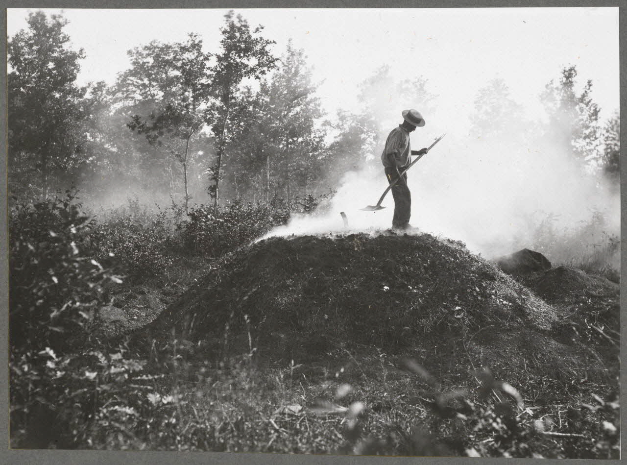 Monsieur D' Anchaed photographie Métier : charbonnier Bourgogne, France 1903/7/4 Ph.1943.125.4 Photo