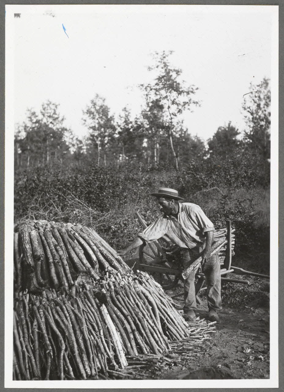 Monsieur D' Anchaed photographie Métier : charbonnier Bourgogne, France 1903/7/4 Ph.1943.125.7 Photo