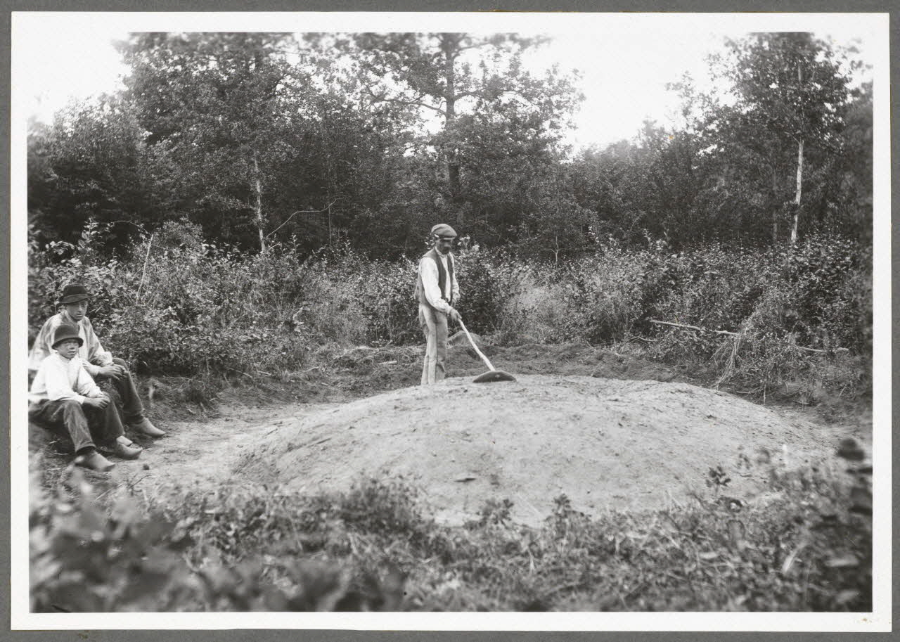 Monsieur D' Anchaed photographie Métier : charbonnier Bourgogne, France 1903/7/4 Ph.1943.125.8 Photo