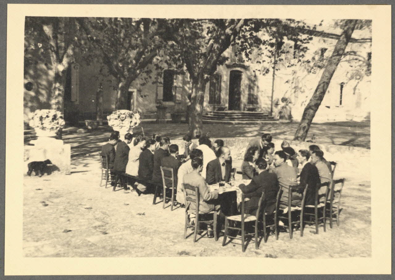 Casabianca photographie Messieurs et Mesdames les équipiers et équipières des chantiers intellectuels Languedoc-Roussillon, France 1942/11/1 Ph.1943.153.4 Photo