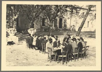 Casabianca photographie Messieurs et Mesdames les équipiers et équipières des chantiers intellectuels Languedoc-Roussillon, France 1942/11/1 Ph.1943.153.4  Photo