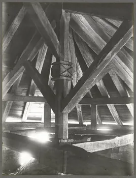 Casabianca photographie Ferme de charpente portant la date 1470. Monument historique Aquitaine, France 1943 Ph.1943.154.1  Photo