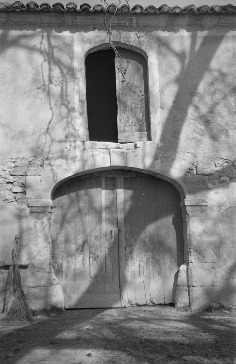 Roger Pepiot photographie Mas des marchands. Détail des baies Provence-Alpes-Côte d'Azur, France 1943/2/1 Ph.1943.190.100 Photo