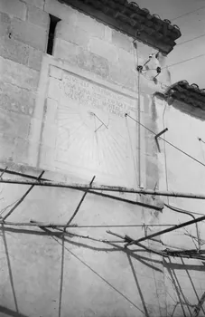 Roger Pepiot photographie Ancien relai de poste. Cadran solaire Provence-Alpes-Côte d'Azur, France 1943/2/1 Ph.1943.190.103 Photo