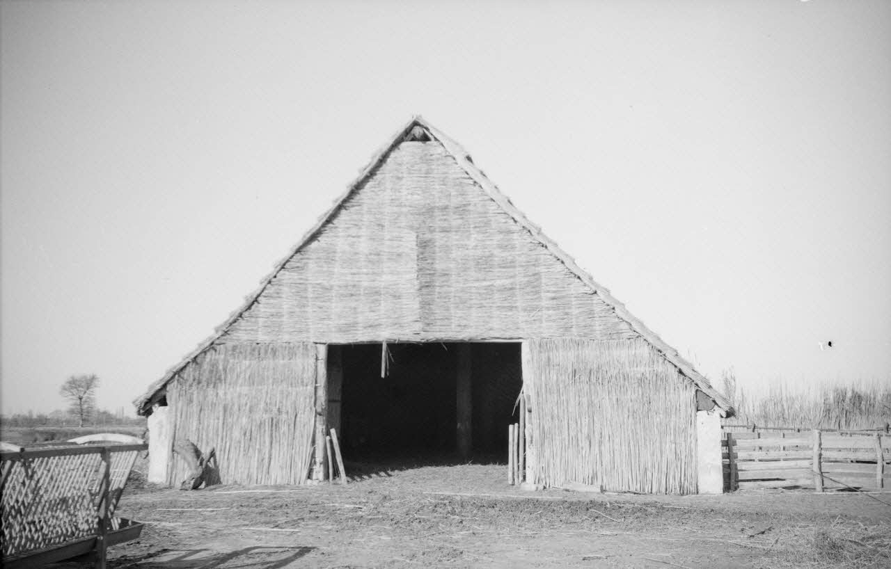 Roger Pepiot photographie Mas de la Favouillane. Bergerie Provence-Alpes-Côte d'Azur, France 1943/1/1 Ph.1943.190.65 Photo Mucem/ Roger Pepiot