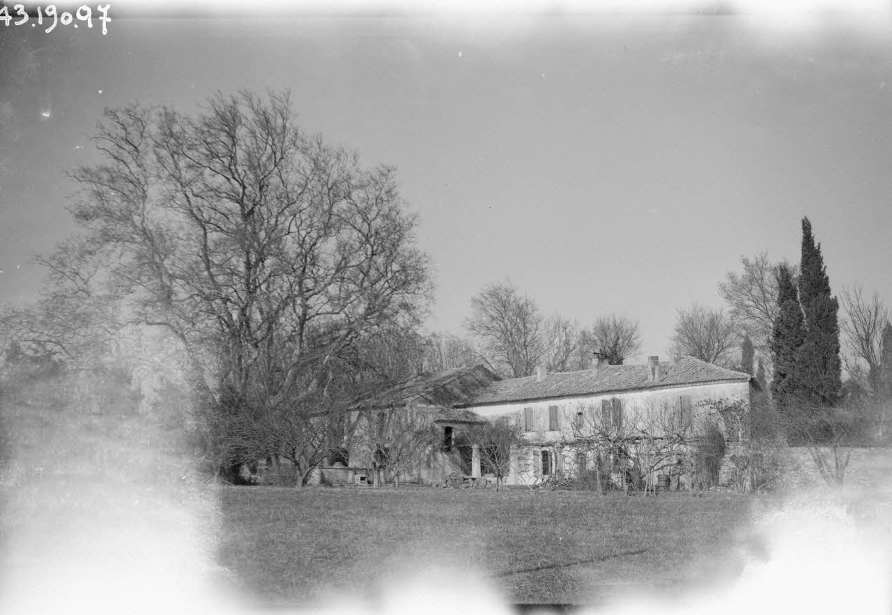 Roger Pepiot photographie Mas des marchands. Ensemble Provence-Alpes-Côte d'Azur, France 1943/2/1 Ph.1943.190.97 Photo