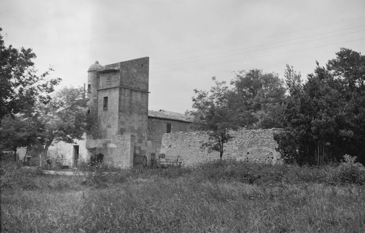 Roger Pepiot photographie Chez Monsieur G. Belly. Mas de Brunel Provence-Alpes-Côte d'Azur, France 1943/5/1 Ph.1943.259.9 Photo