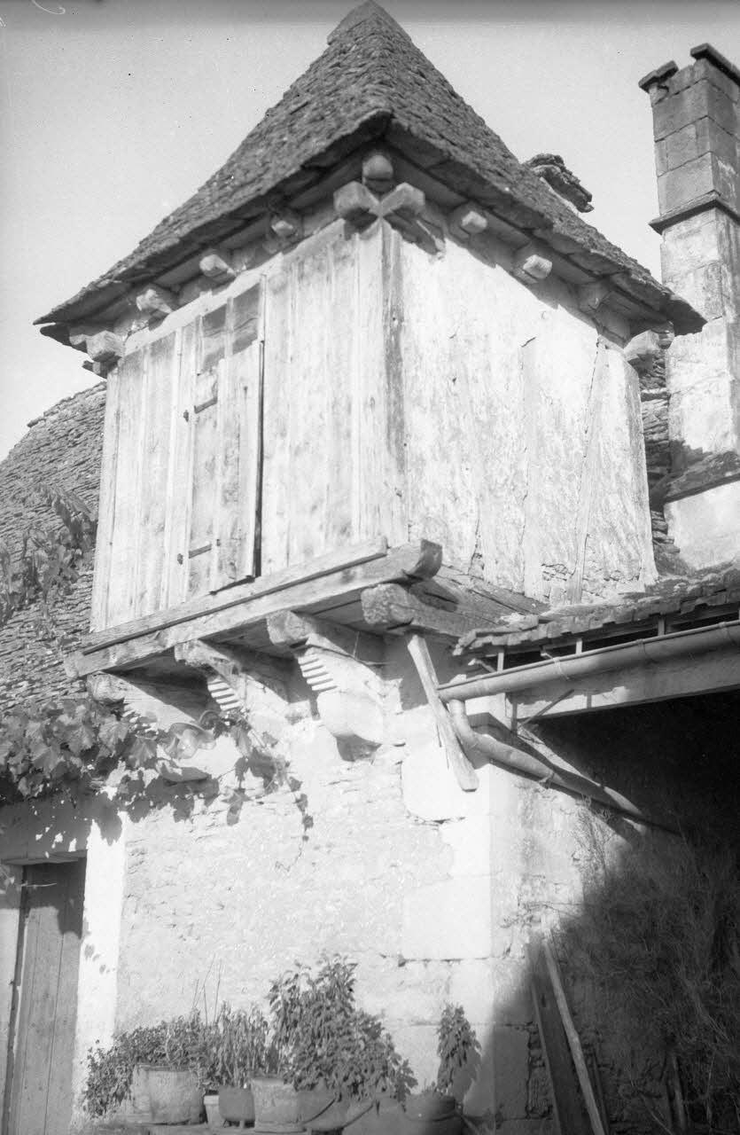 Jean Compagnon photographie Chez Monsieur Colon. Le pigeonnier Aquitaine, France 1943/9/1 Ph.1943.265.34 Photo