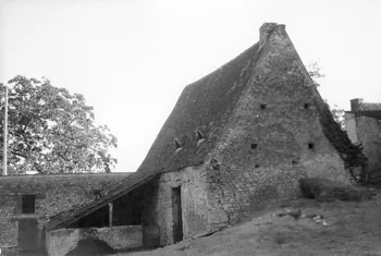 Jean Compagnon photographie Logis avec "balet" et escalier. L'ancien logis Aquitaine, France 1943/9/1 Ph.1943.265.63 Photo